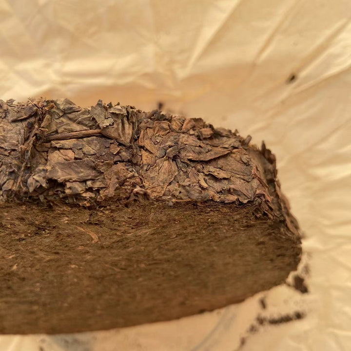 2009 AnHua "Qian Liang Cha" Cake Around 750g, Dark Tea, Hunan Province.