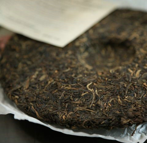 2009 DaYi "Da Yi Hong" (Red TAE) Cake 357g Puerh Sheng Cha Raw Tea
