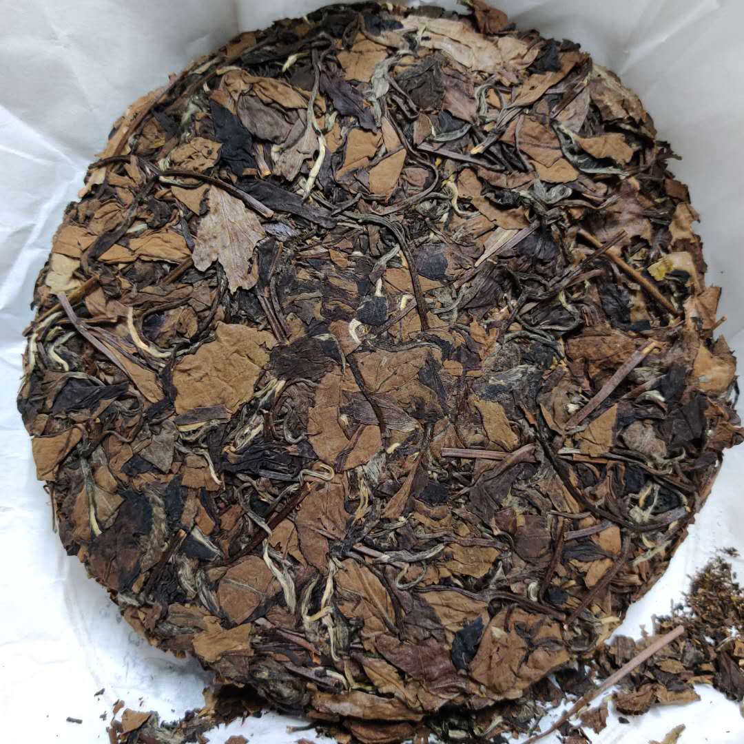 2016 "Lao Bai Cha - Shou Mei" (Old White Tea - Shoumei ) Cake 357g Fuding BaiCha, Fujian Province.