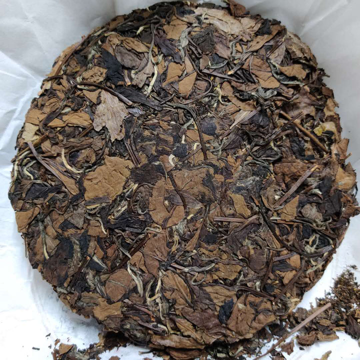 2016 "Lao Bai Cha - Shou Mei" (Old White Tea - Shoumei ) Cake 357g Fuding BaiCha, Fujian Province.