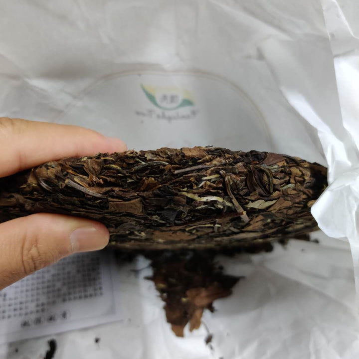 2016 "Lao Bai Cha - Shou Mei" (Old White Tea - Shoumei ) Cake 357g Fuding BaiCha, Fujian Province.