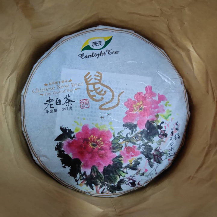 2016 "Lao Bai Cha - Shou Mei" (Old White Tea - Shoumei ) Cake 357g Fuding BaiCha, Fujian Province.