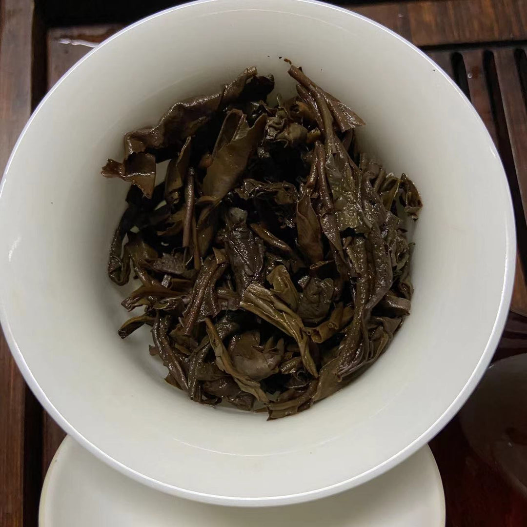 2009 LaoManEr "Yi Wu - Zao Chun" (Yiwu - Early Spring) 400g Puerh Sheng Cha Raw Tea