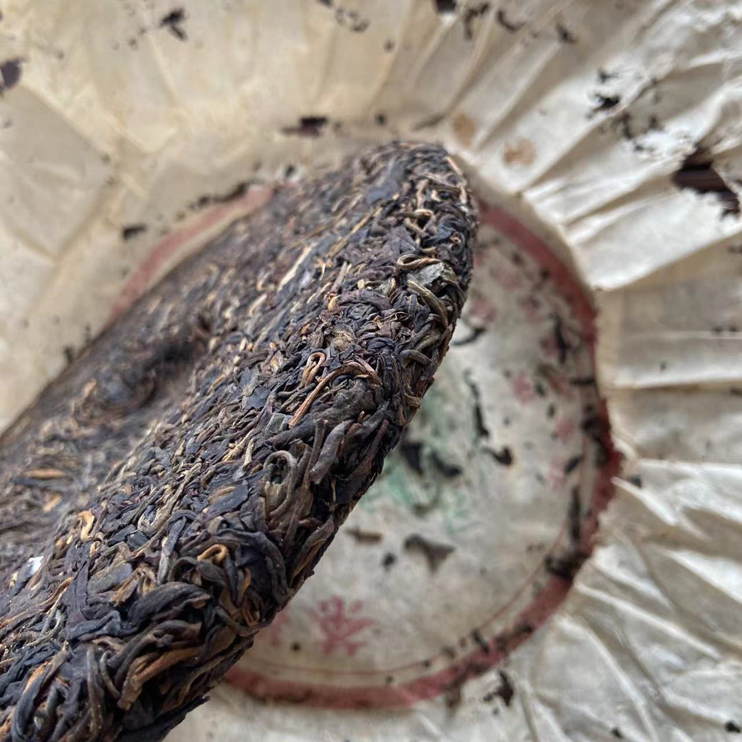 2003 YongPinHao "Yi Wu - Ye Sheng" (Yiwu Mountain - Wild Tea) Cake 400g, Puerh Sheng Cha Raw Tea