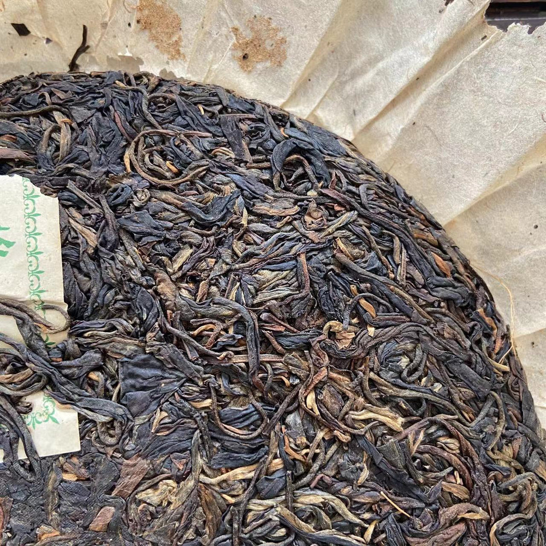 2003 YongPinHao "Yi Wu - Ye Sheng" (Yiwu Mountain - Wild Tea) Cake 400g, Puerh Sheng Cha Raw Tea