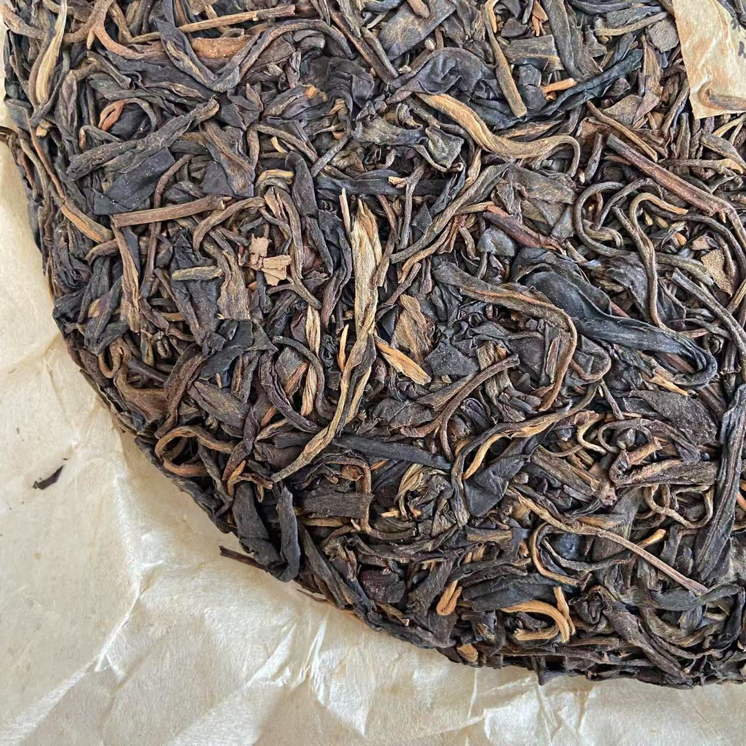 2004 TMK "Ma Hei - Qiao Mu Gu Shu - Yi Wu" (Mahei - Old Arbor Tree - Yiwu) Cake 400g Puerh Raw Tea Sheng Cha