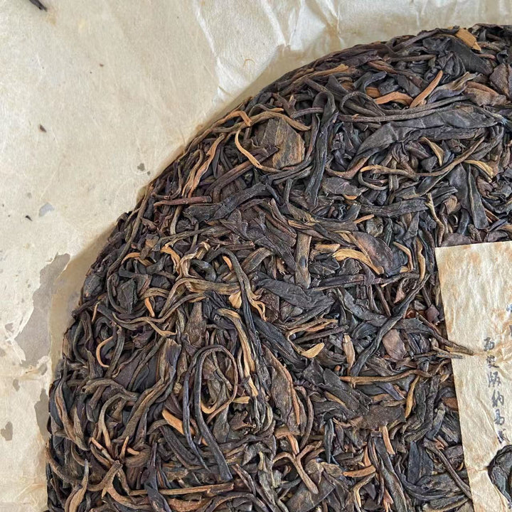 2004 TMK "Ma Hei - Qiao Mu Gu Shu - Yi Wu" (Mahei - Old Arbor Tree - Yiwu) Cake 400g Puerh Raw Tea Sheng Cha
