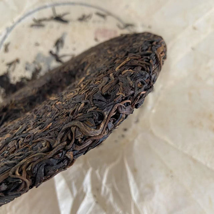 2004 TMK "Ma Hei - Qiao Mu Gu Shu - Yi Wu" (Mahei - Old Arbor Tree - Yiwu) Cake 400g Puerh Raw Tea Sheng Cha