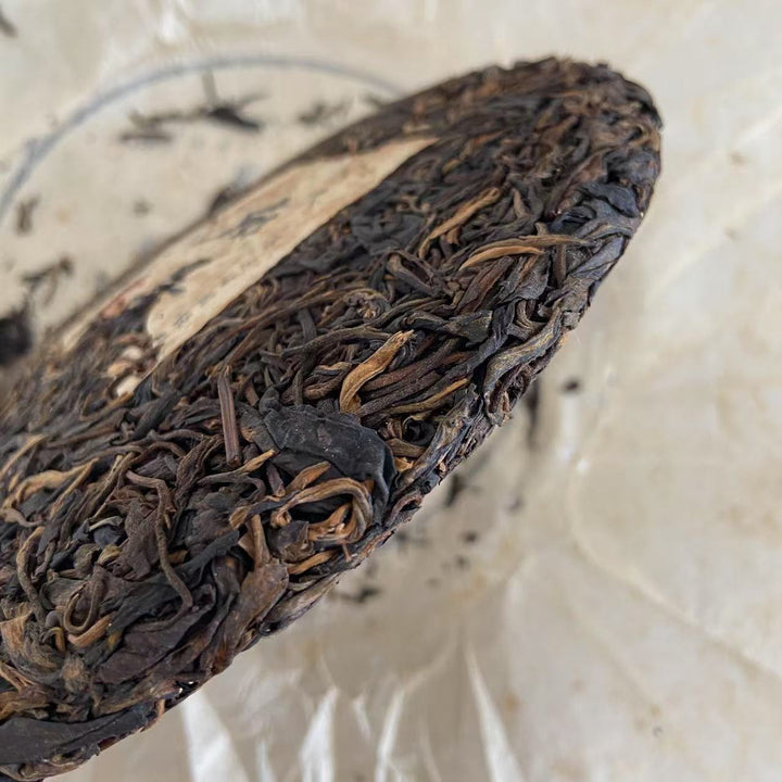 2004 TMK "Ma Hei - Qiao Mu Gu Shu - Yi Wu" (Mahei - Old Arbor Tree - Yiwu) Cake 400g Puerh Raw Tea Sheng Cha