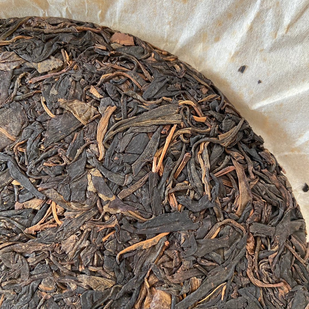 2007 YiPinTang "Yi Wu Zhi Chun" (Spring of Yiwu) Cake 357g Puerh Raw Tea Sheng Cha