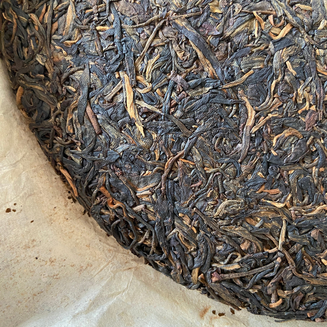 2005 JiXing "Gao Shan Qiao Mu Yu Qian" (High Mountain Arbor Tree Early Spring) Cake 400g Puerh Raw Tea Sheng Cha
