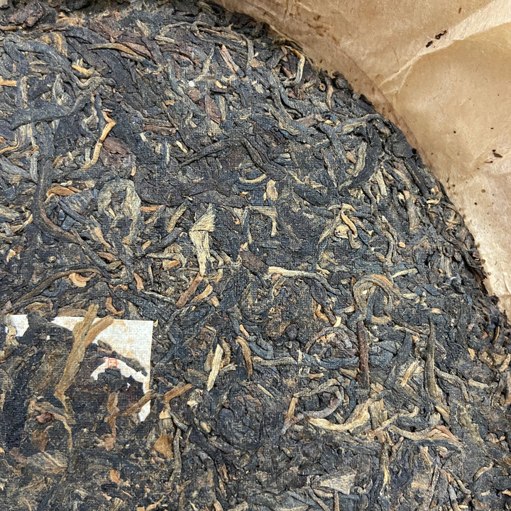 2005 LaoManEr "Yue Jiu Yue Chun - Ban Zhang - Zao Chun Jin Ya" (The Older The Better - Banzhang - Early Spring Golden Bud) 357g Puerh Sheng Cha Raw Tea