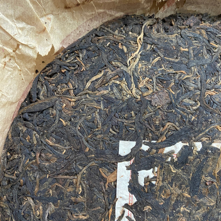 2005 LaoManEr "Yue Jiu Yue Chun - Ban Zhang - Zao Chun Jin Ya" (The Older The Better - Banzhang - Early Spring Golden Bud) 357g Puerh Sheng Cha Raw Tea