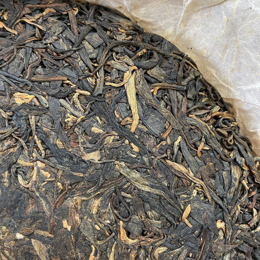 2004 LiMing "Cha Wang - Qiao Mu Ye Sheng - Ban Zhang & Bu Lang & Nan Nuo" (King Tea - Arbor Wild - Banzhang & Bulang & Nannuo) Cake 400g Puerh Sheng Cha Raw Tea