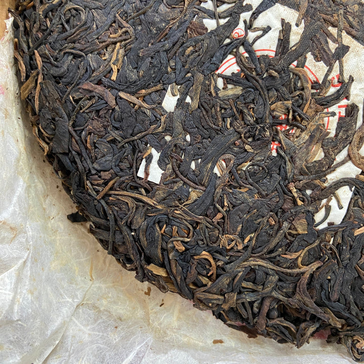 2004 LiMing "Cha Wang - Qiao Mu Ye Sheng - Ban Zhang & Bu Lang & Nan Nuo" (King Tea - Arbor Wild - Banzhang & Bulang & Nannuo) Cake 400g Puerh Sheng Cha Raw Tea