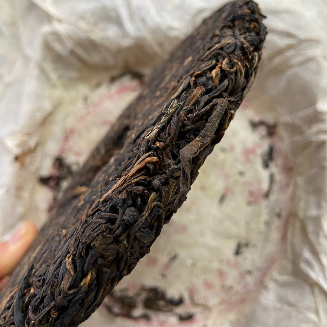 2004 LiMing "Cha Wang - Qiao Mu Ye Sheng - Ban Zhang & Bu Lang & Nan Nuo" (King Tea - Arbor Wild - Banzhang & Bulang & Nannuo) Cake 400g Puerh Sheng Cha Raw Tea