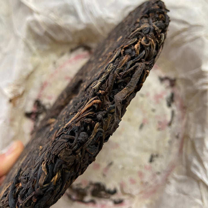 2004 LiMing "Cha Wang - Qiao Mu Ye Sheng - Ban Zhang & Bu Lang & Nan Nuo" (King Tea - Arbor Wild - Banzhang & Bulang & Nannuo) Cake 400g Puerh Sheng Cha Raw Tea