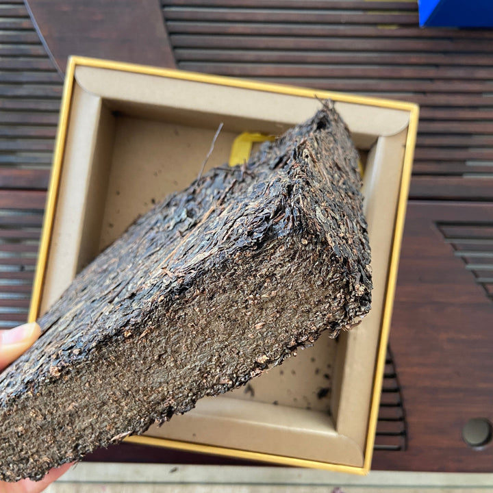 2017 XiangYi Fu Tea "20th Year of HongKong’s Return" Brick 980g Dark Tea, Fu Cha, Hunan