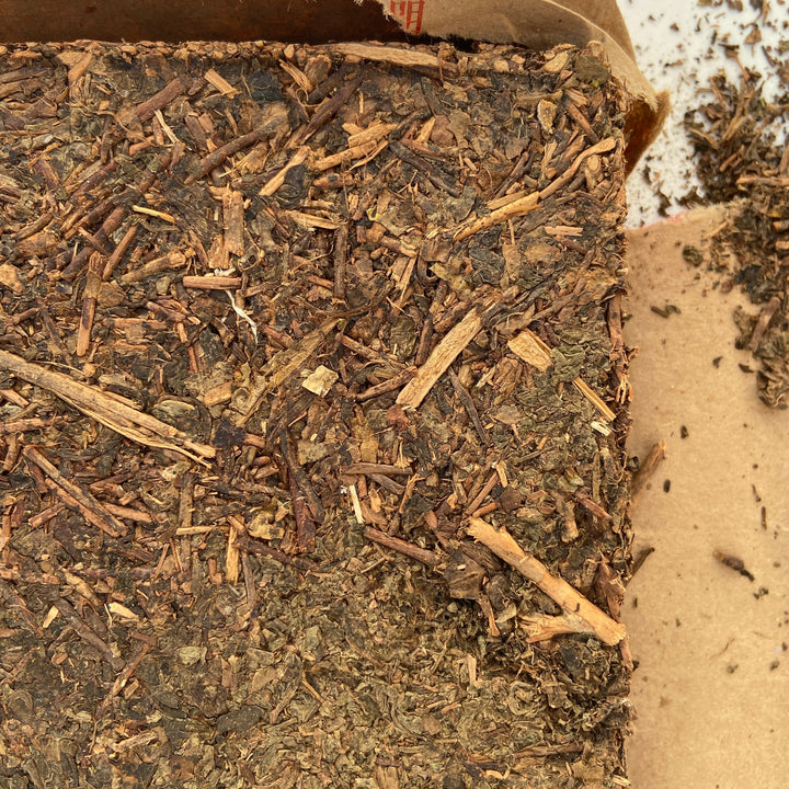 1998 CNNP - XiangYi "Te Zhi - Fu Zhuan " (Special - Fu Brick) 800g Tea, Dark Tea, Hunan Province.