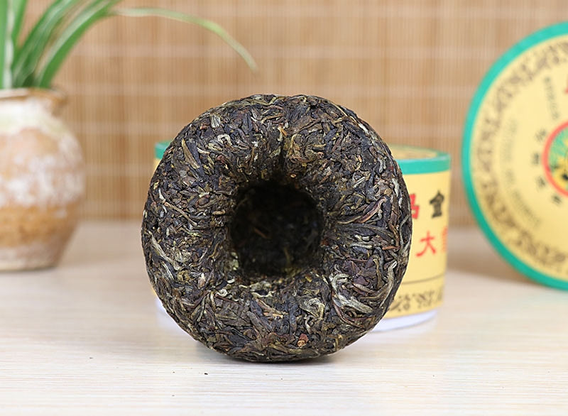 2017 XiaGuan "Shang Pin - Jin Si - Da Xue Shan" (Gold Ribblon- Big Snow Mountain) Tuo 100g Puerh Raw Tea Sheng Cha