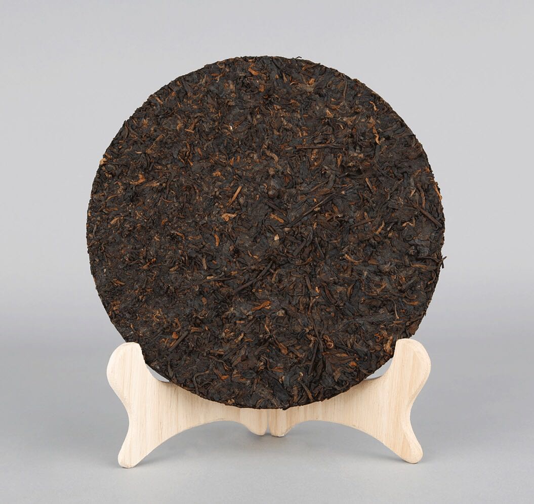 2017 XiaGuan "ShangPin JinSi DaXueShan" (Golden Ribbon Big Snow Mountain) Cake 357g Puerh Ripe Tea Shou Cha
