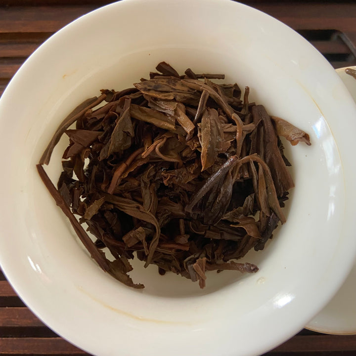 2005 LaoTongZhi "Nong Xiang Xing" (Thick Flavor - Wave Pattern) Cake 400g Puerh Sheng Cha Raw Tea