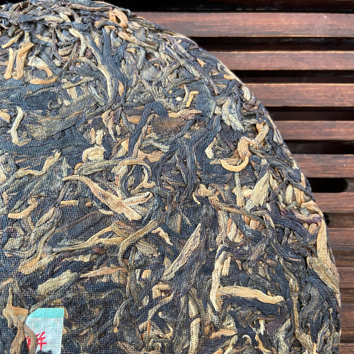 2006 LiMing "Bu Lang Shan - Qiao Mu Gu Shu - Nv Er Gong Bing" (Bulang Mountain - Ancient Arbor Tree - Tribute Tea) Cake 250g Puerh Raw Tea Sheng Cha
