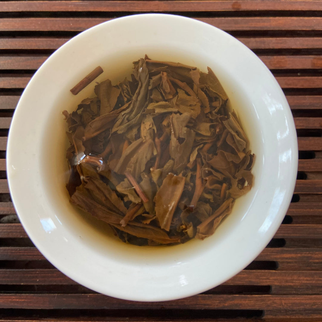 2005 FuHai "Ba Da Shan - Ye Sheng Cha" (Bada Mountain - Wild Tea) Cake 357g Puerh Raw Tea Sheng Cha