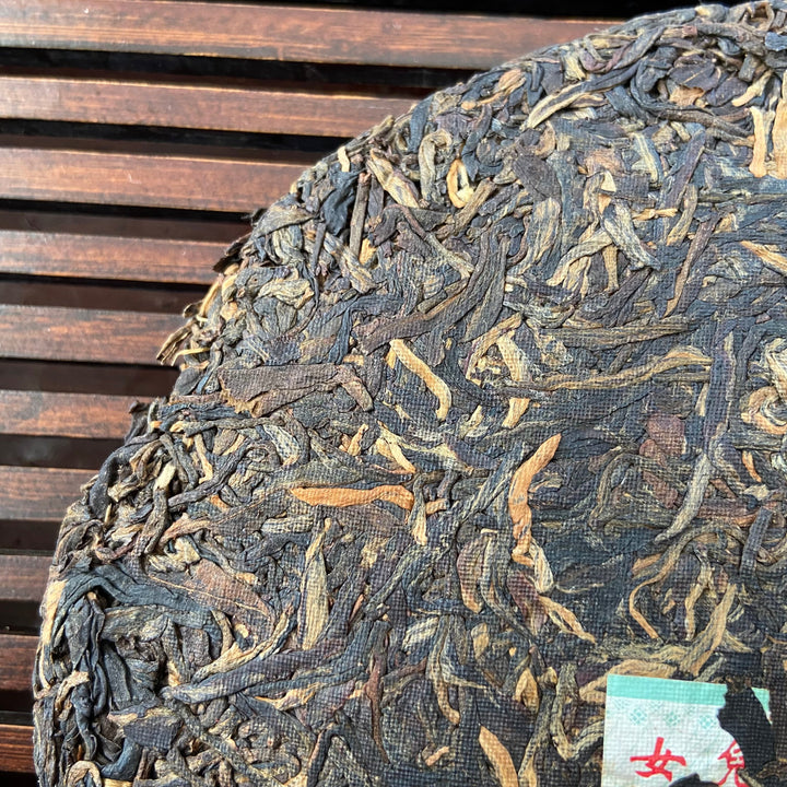 2006 LiMing "Bu Lang Shan - Qiao Mu Gu Shu - Nv Er Gong Bing" (Bulang Mountain - Ancient Arbor Tree - Tribute Tea) Cake 250g Puerh Raw Tea Sheng Cha