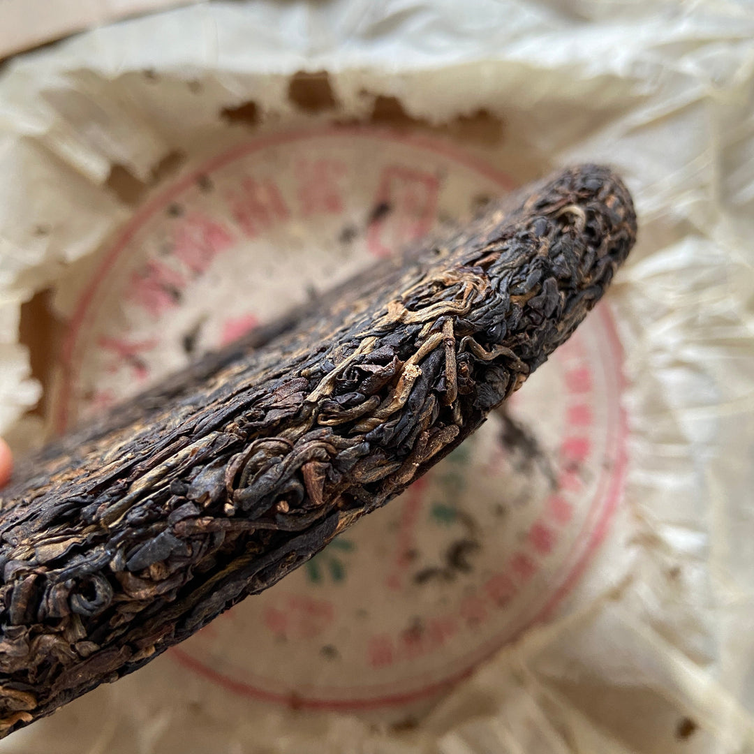 2005 MengKu RongShi "Da Xue Shan - Gu Shu Cha" (Big Snow Mountain - Old Tree) Cake 400g Puerh Raw Tea Sheng Cha