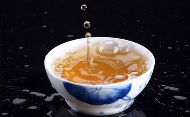2017 XiaGuan "Qing Quan Yi Pian - Ban Zhang Gu Shu" (Spring Well - LaoBanzhang Old Tree) 357g Cake Puerh Sheng Cha Raw Tea